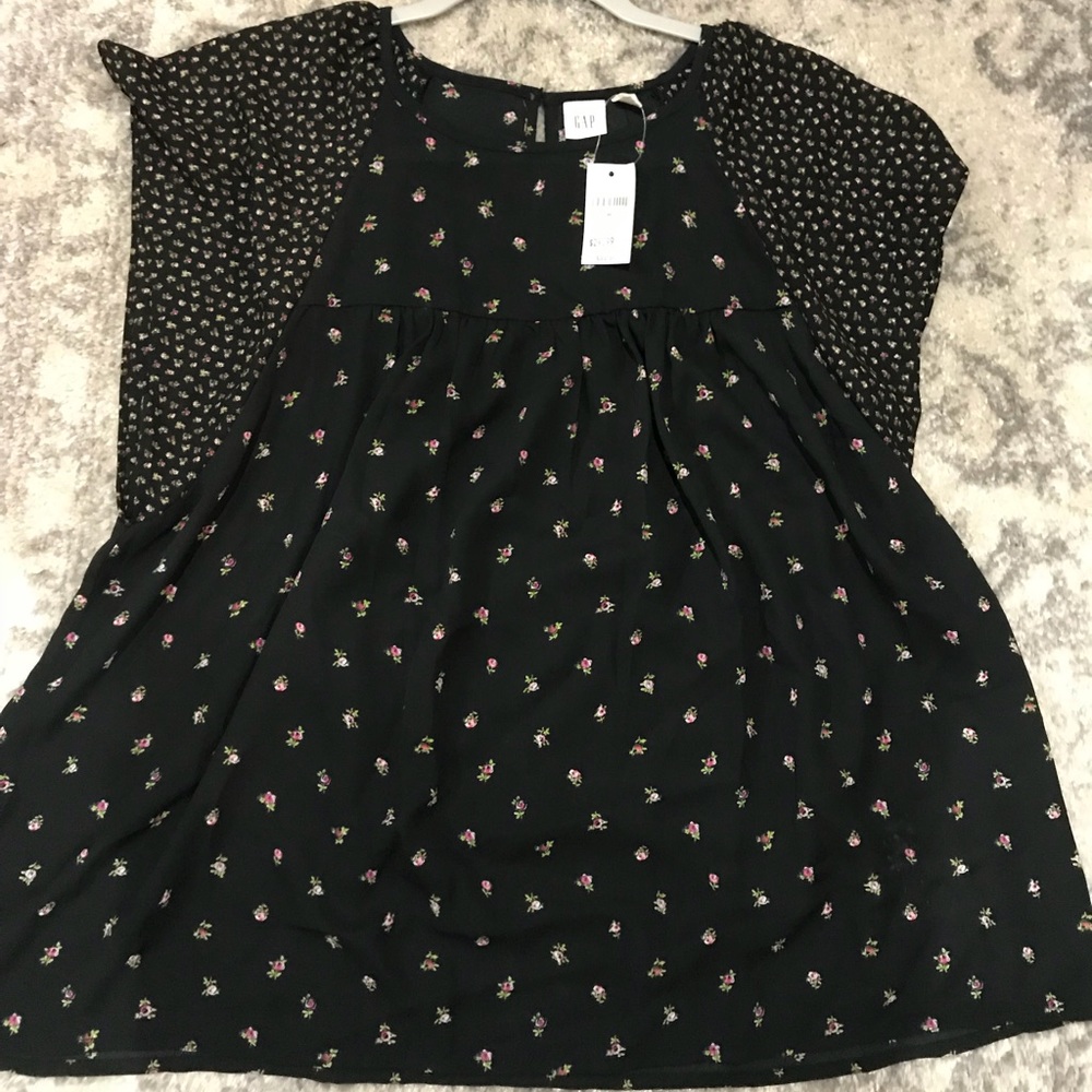 Gap flowy floral black top